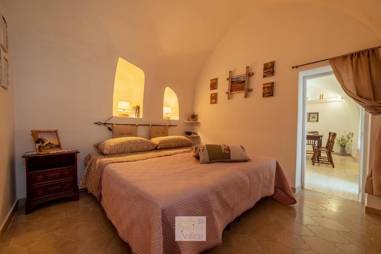 Trullo Dal Fascino Antico Villa Locorotondo Exterior photo