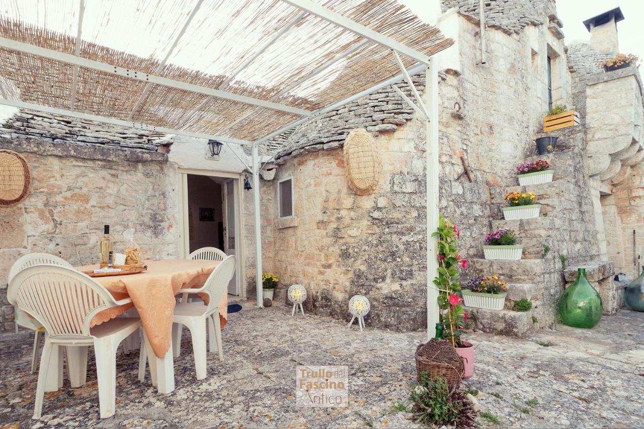Trullo Dal Fascino Antico Villa Locorotondo Exterior photo